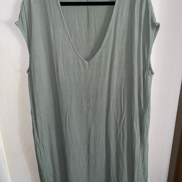 HYFVE V Neck Oversized Linen Midi Dress in Gray Green Very relaxed and comfy! - Picture 5 of 5